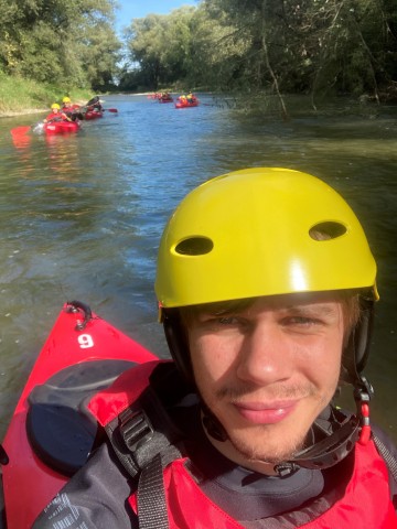 Splav na lodiach z kajak sharingu